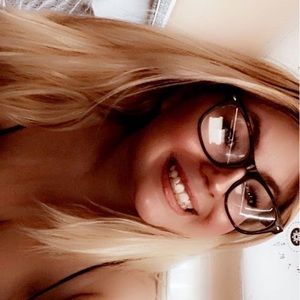 Meet your Posher, Alexia